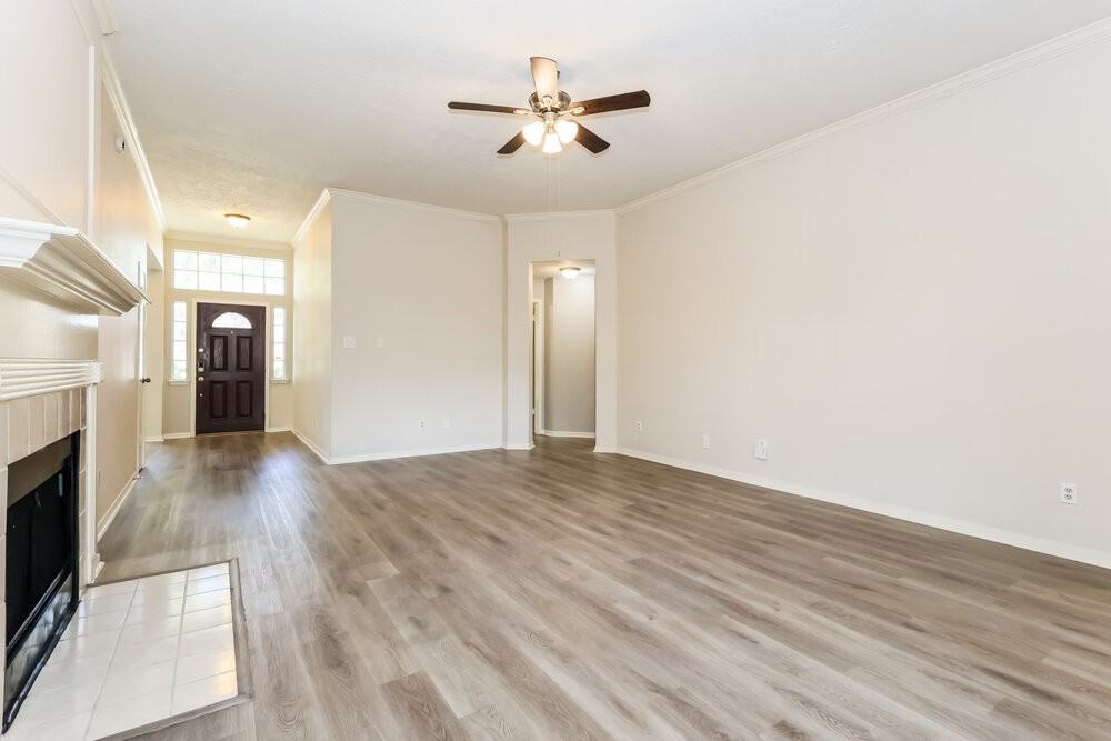 4910 Stone Harbor Dr - Photo 3 of 17