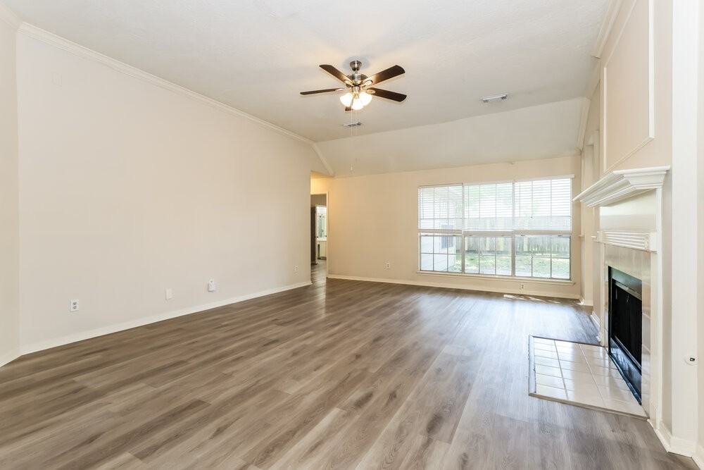 4910 Stone Harbor Dr - Photo 5 of 17