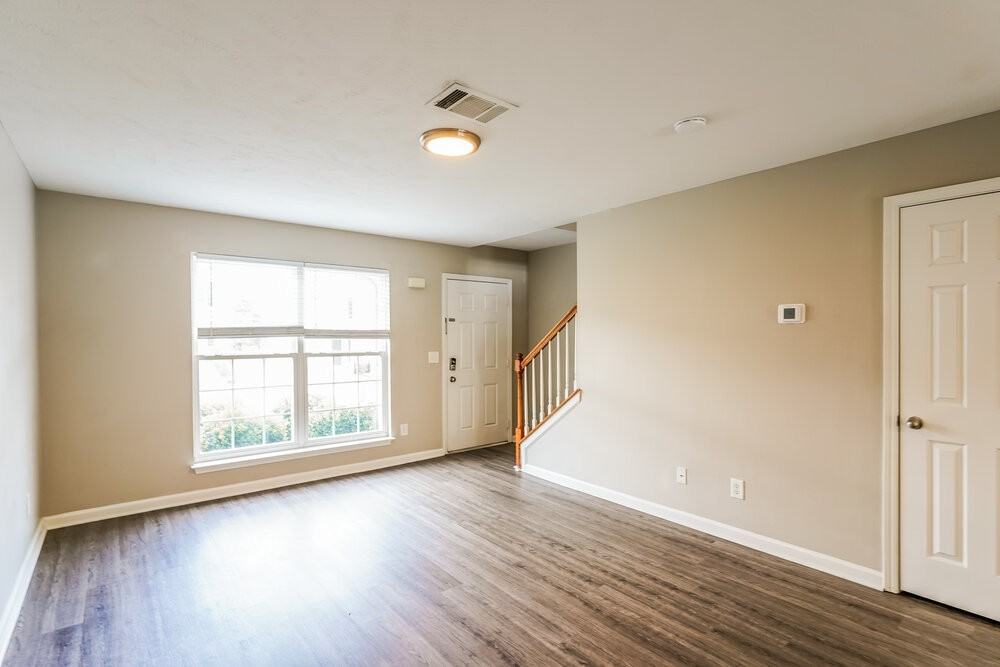 8033 Logan Dr - Photo 5 of 17