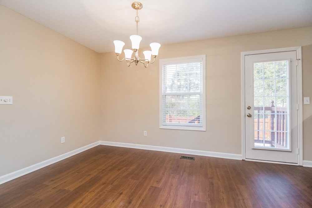 304 Acorn Ct - Photo 4 of 19