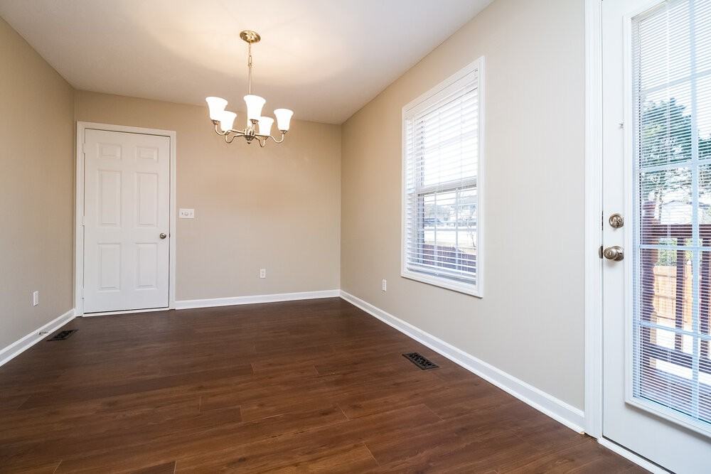 304 Acorn Ct - Photo 5 of 19