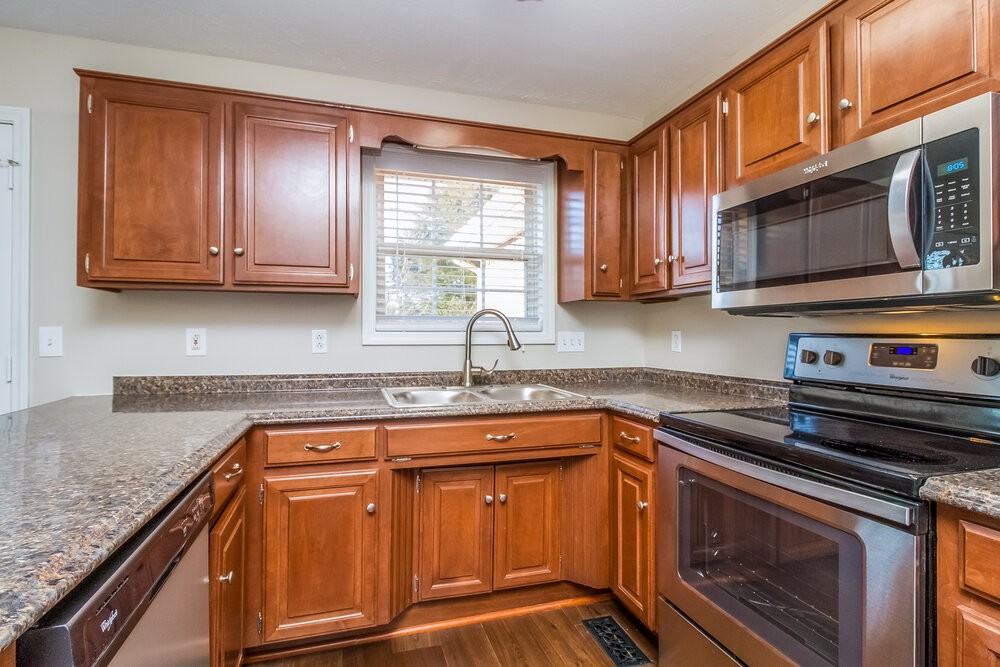 304 Acorn Ct - Photo 7 of 19