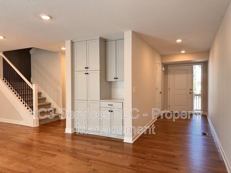 3716 Sw Maryville Pl - Photo 3 of 21
