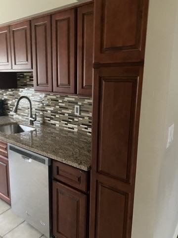 8 Evelyn Ct #2FL - Photo 3 of 33