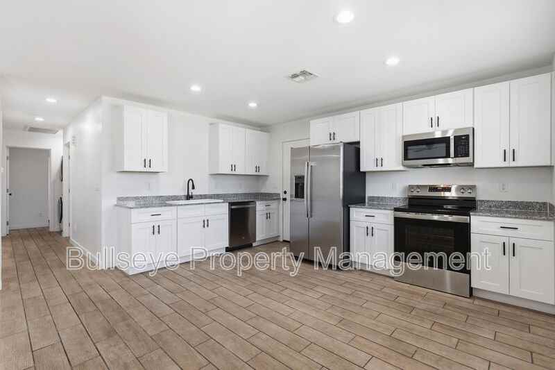 428 S 97th Pl #1 - Photo 7 of 22