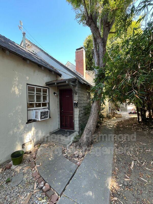 11044 Otsego St - Photo 2 of 12