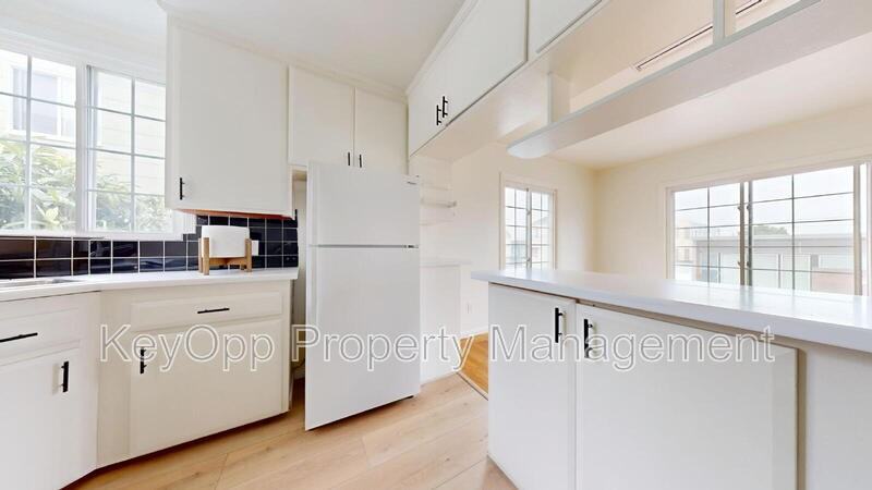 2337 Judah St - Photo 7 of 11