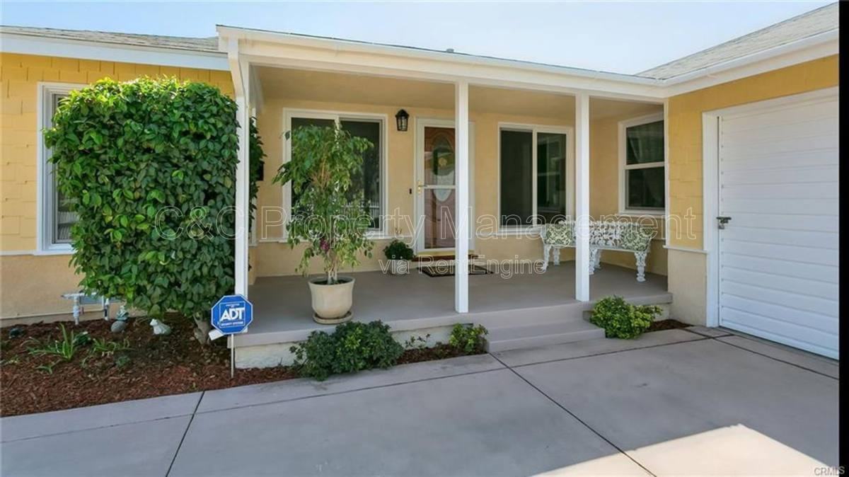11252 Delano St - Photo 3 of 10