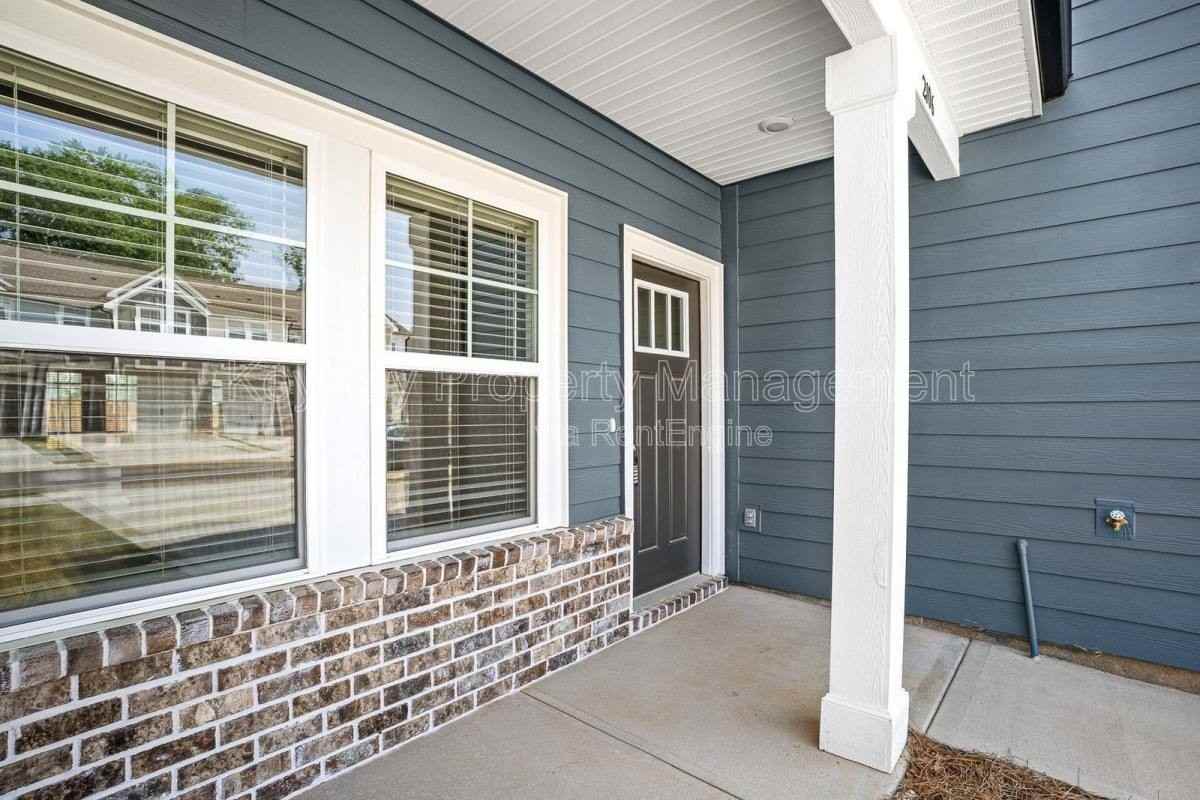 2106 Denmark Ave Se - Photo 3 of 10