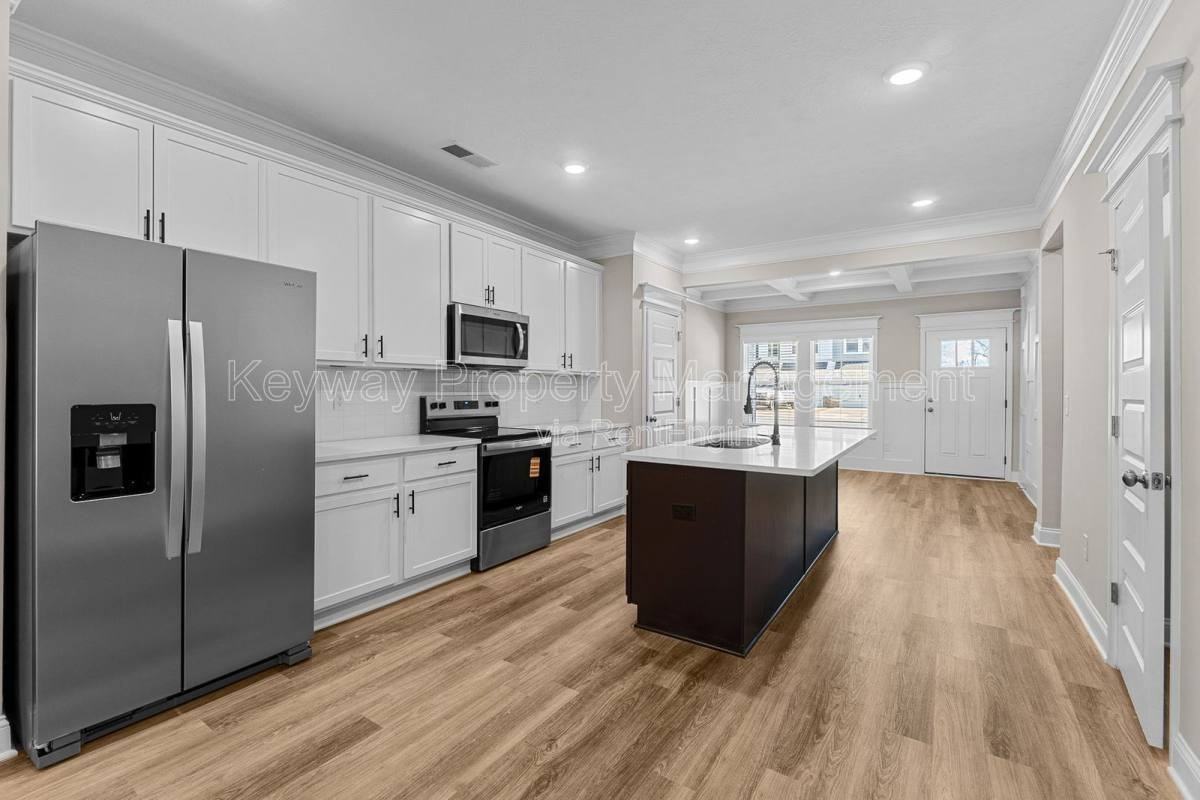 2103 Denmark Ave Se - Photo 5 of 10
