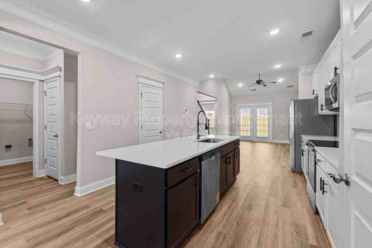 2103 Denmark Ave Se - Photo 6 of 10