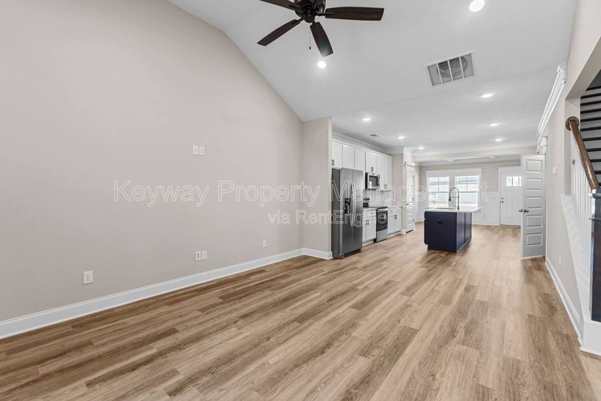 2103 Denmark Ave Se - Photo 7 of 10