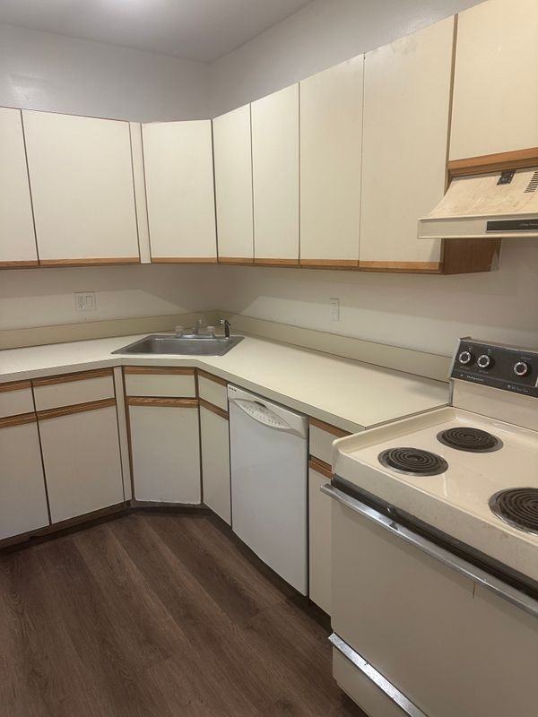 136 Maple Ave - Photo 4 of 19
