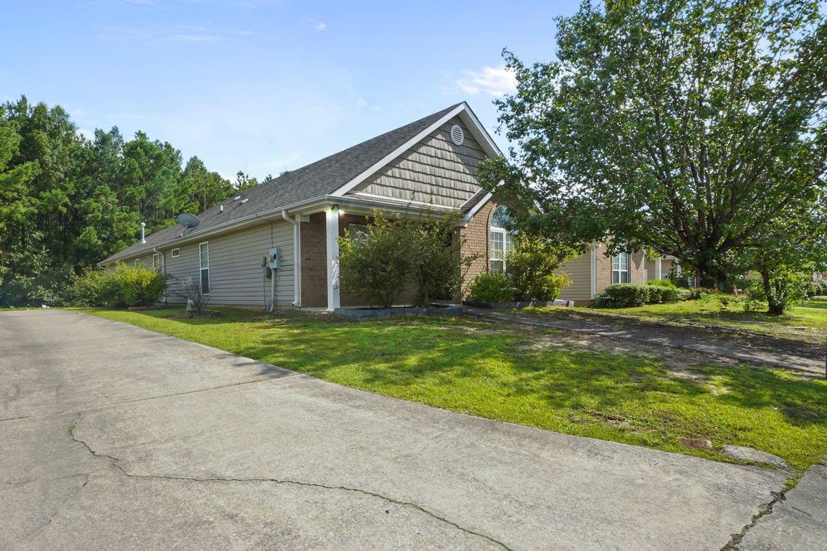 1220 Village Trl - Photo 2 of 20