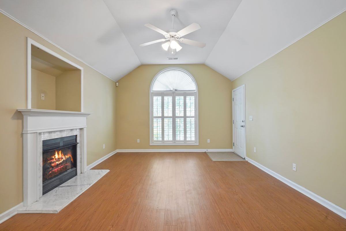 1220 Village Trl - Photo 4 of 20