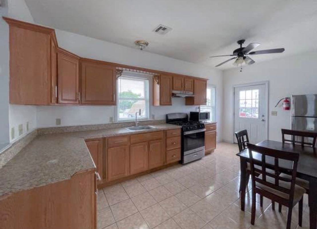 560 Forest St ##2 - Photo 7 of 12