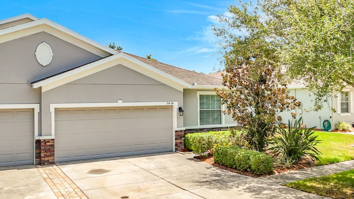 7434 Surrey Pines Dr