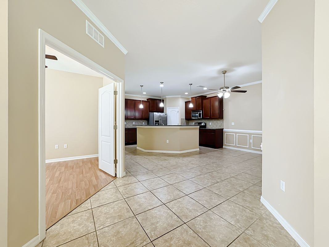 7434 Surrey Pines Dr - Photo 5 of 35