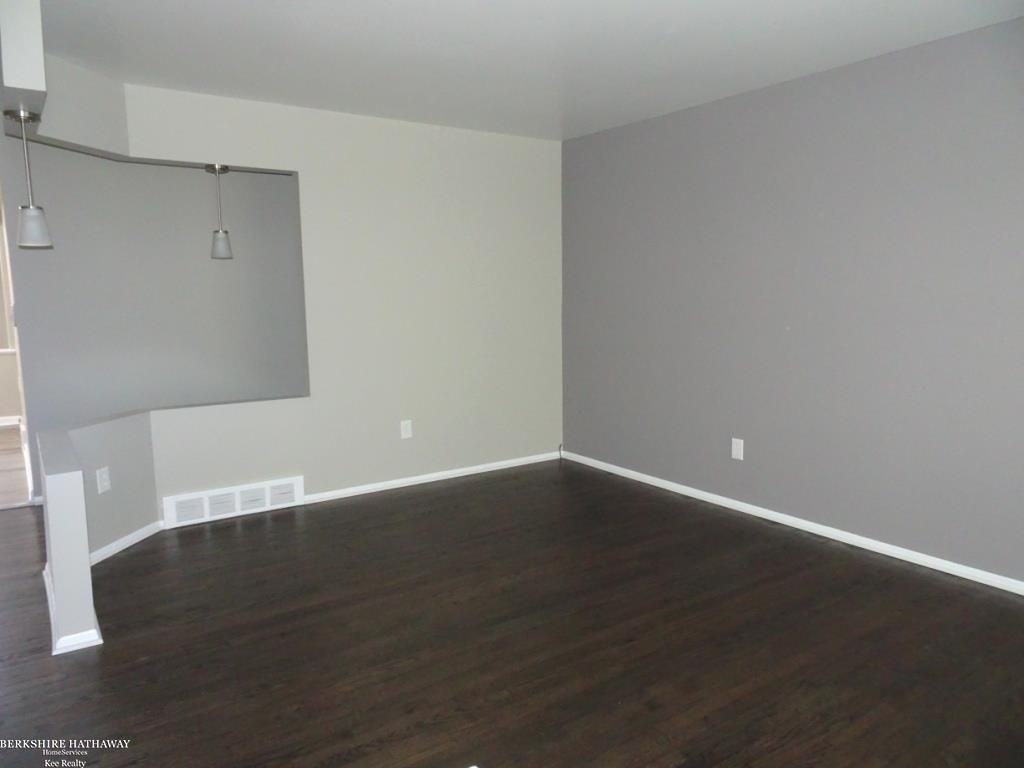 32106 Gainsborough Dr - Photo 2 of 24