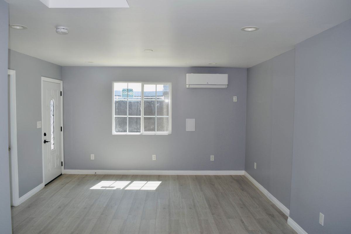 137 N Commonwealth Ave - Photo 3 of 13