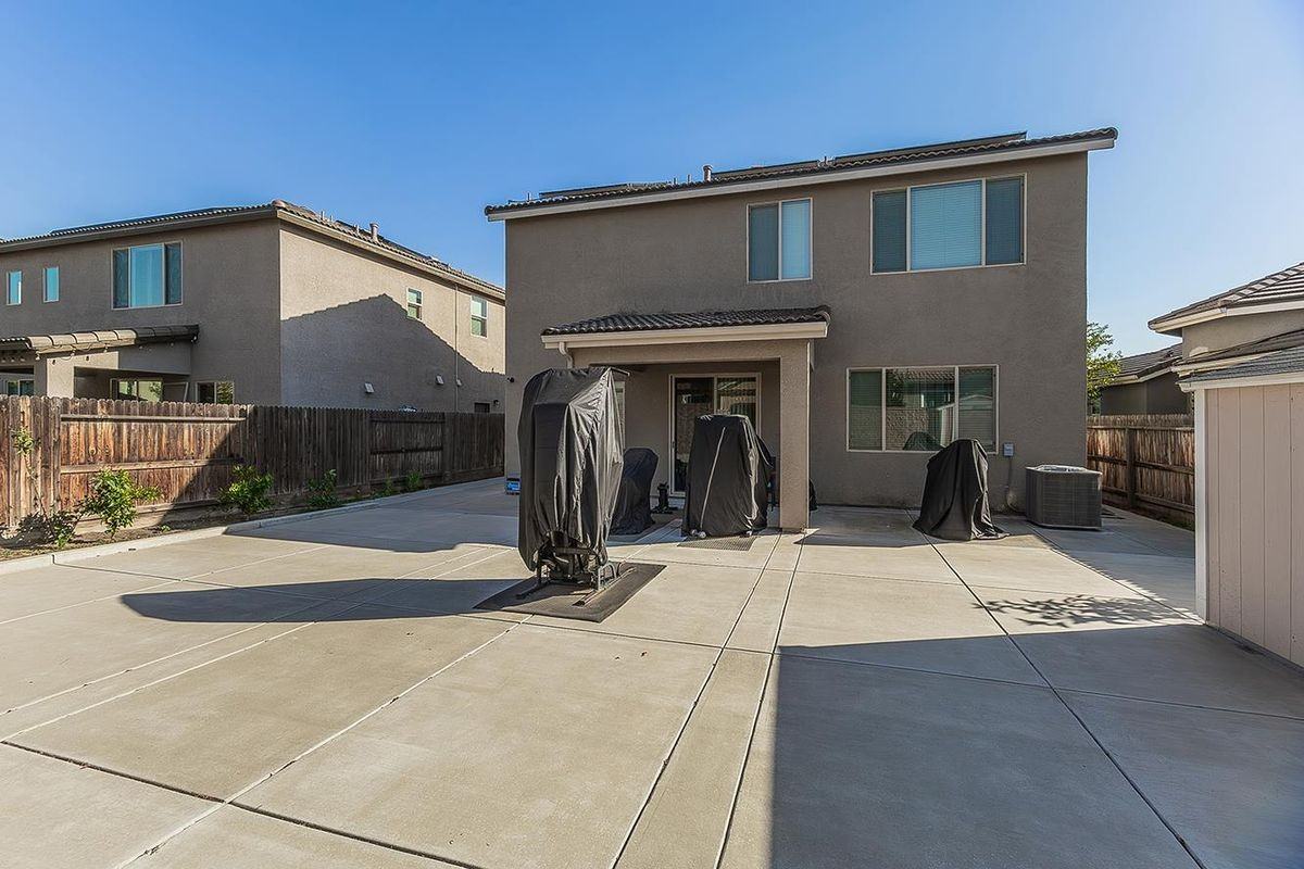 3549 Taylor Ln - Photo 2 of 9