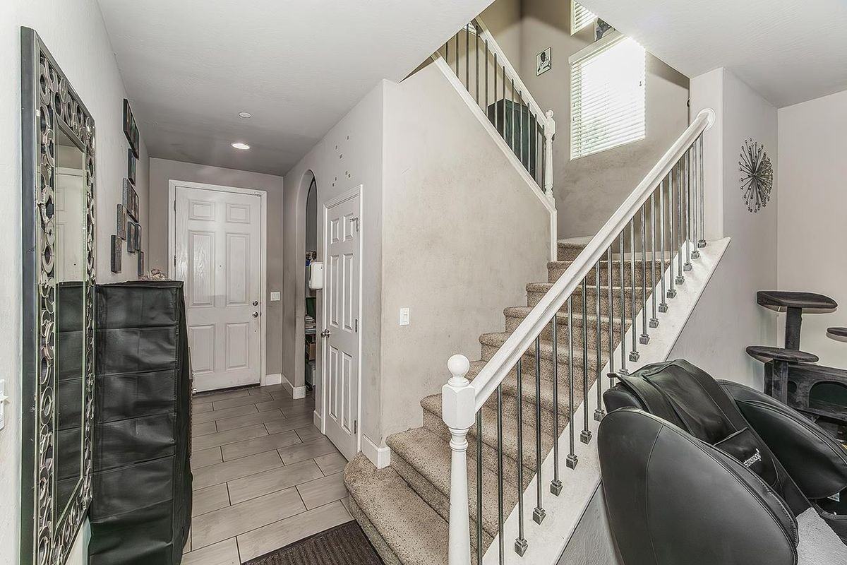 3549 Taylor Ln - Photo 5 of 9