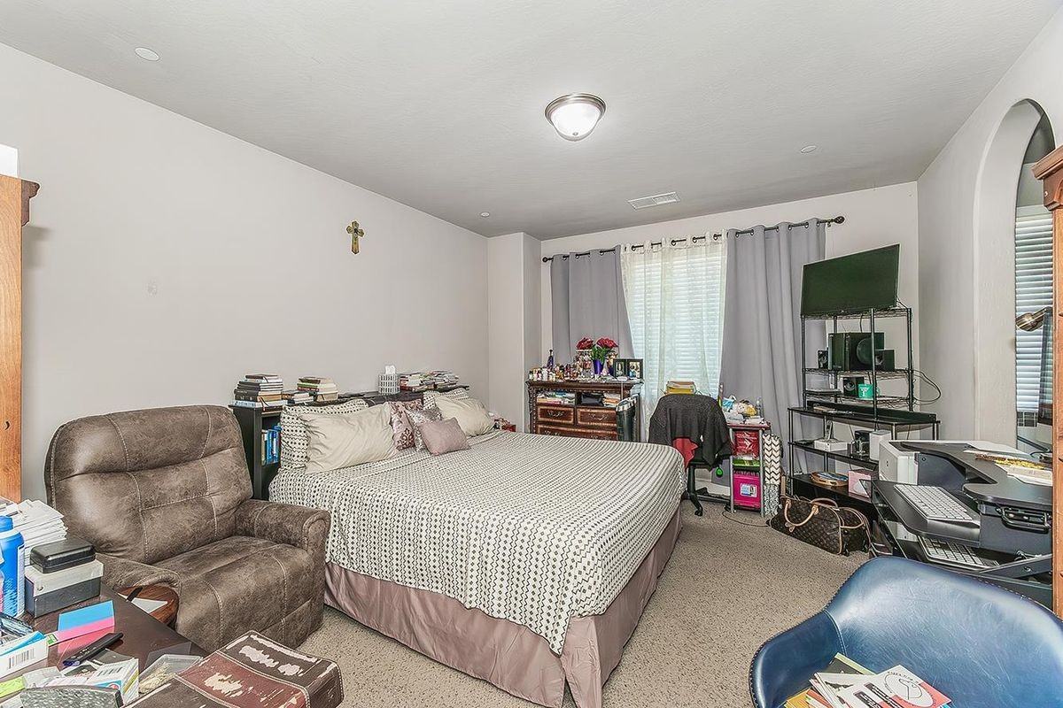 3549 Taylor Ln - Photo 6 of 9