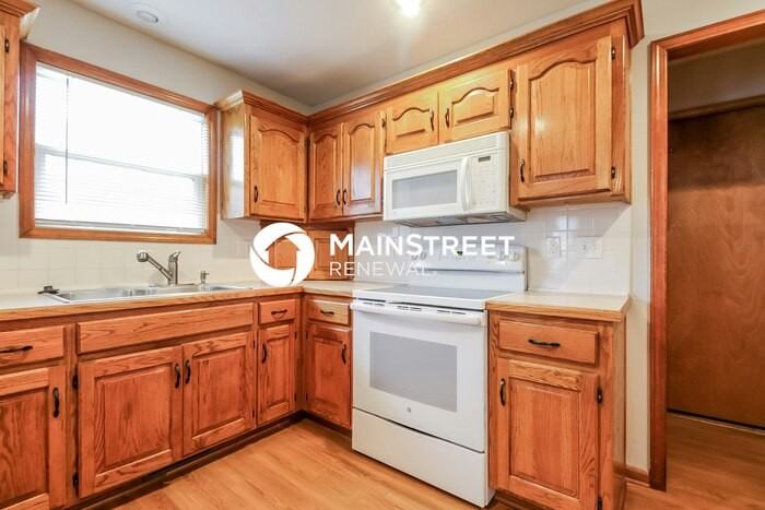 801 Pine Crest Ave - Photo 4 of 17