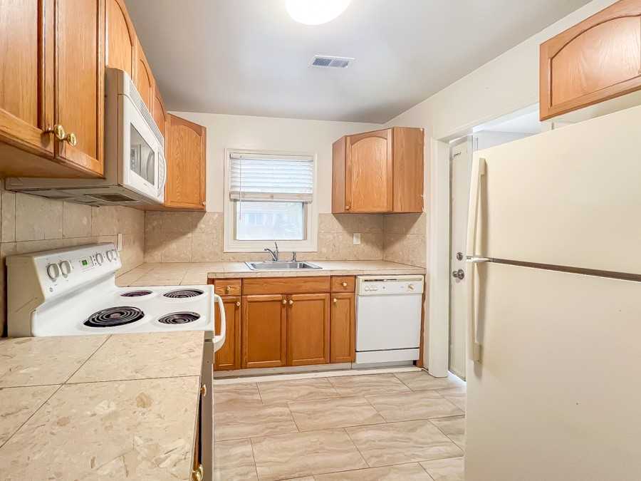 18 Fox Hill Dr #18 - Photo 5 of 16