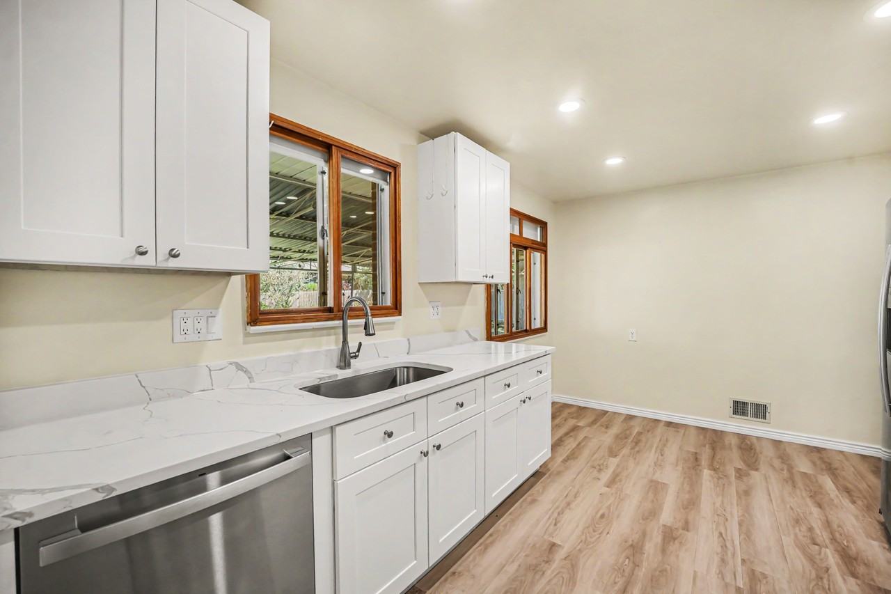 6630 S Washington St #NA - Photo 3 of 13