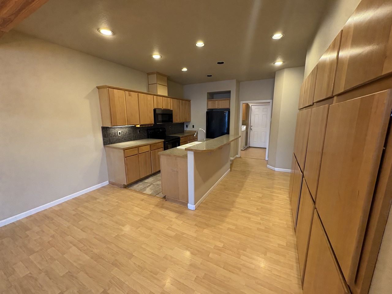 2725 Sw Metolius Ave #2725 - Photo 4 of 17