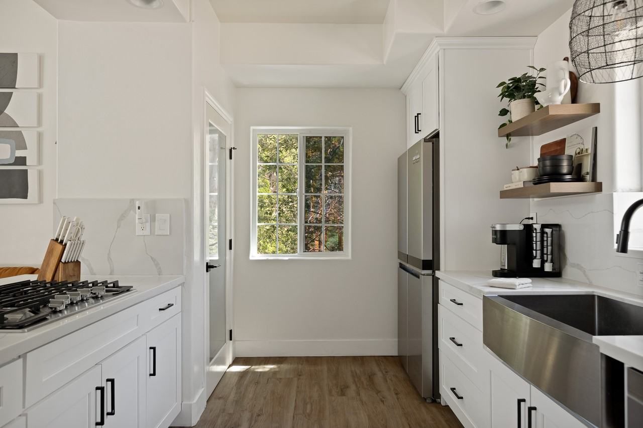 1498 Deer Way #NA - Photo 6 of 33