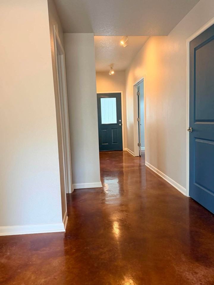 957 W Hughes St #957 - Photo 3 of 30