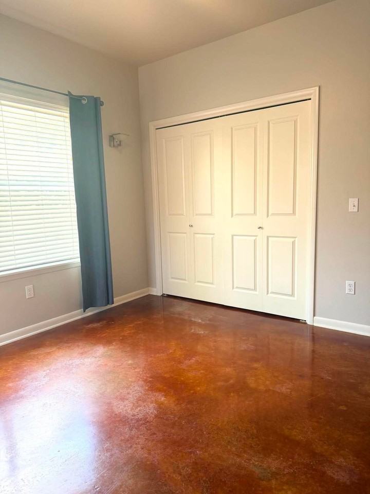 957 W Hughes St #957 - Photo 4 of 30