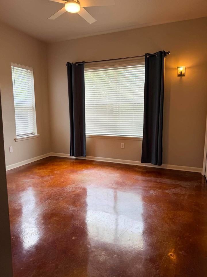 957 W Hughes St #957 - Photo 5 of 30