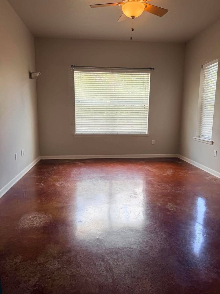 957 W Hughes St #957 - Photo 7 of 30