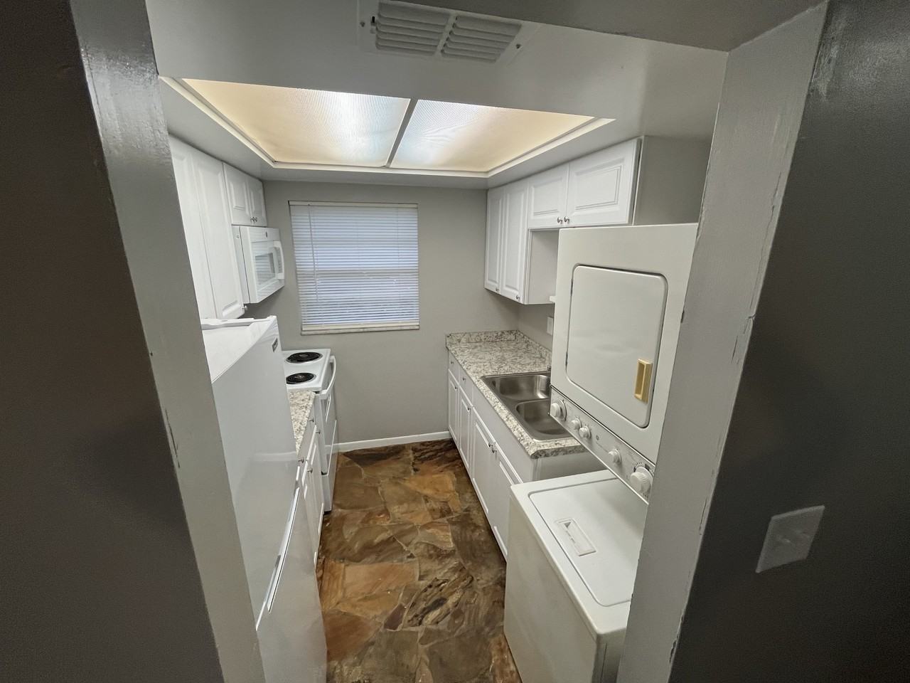 2405 Se 16th Ave #A - Photo 3 of 23
