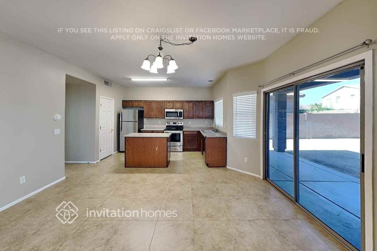 1640 S 171st Dr - Photo 5 of 18