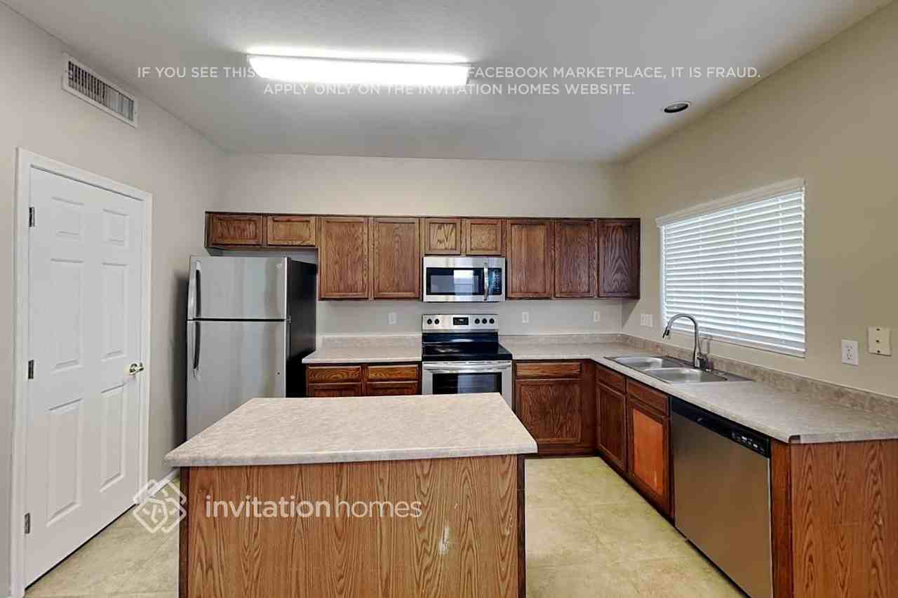 1640 S 171st Dr - Photo 6 of 18