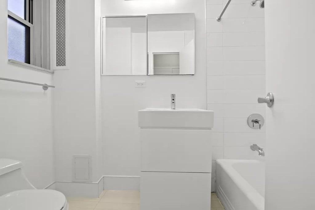 W 18th St #2B - Photo 5 of 5