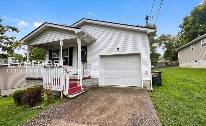 61 Corley Ave - Photo 2 of 23