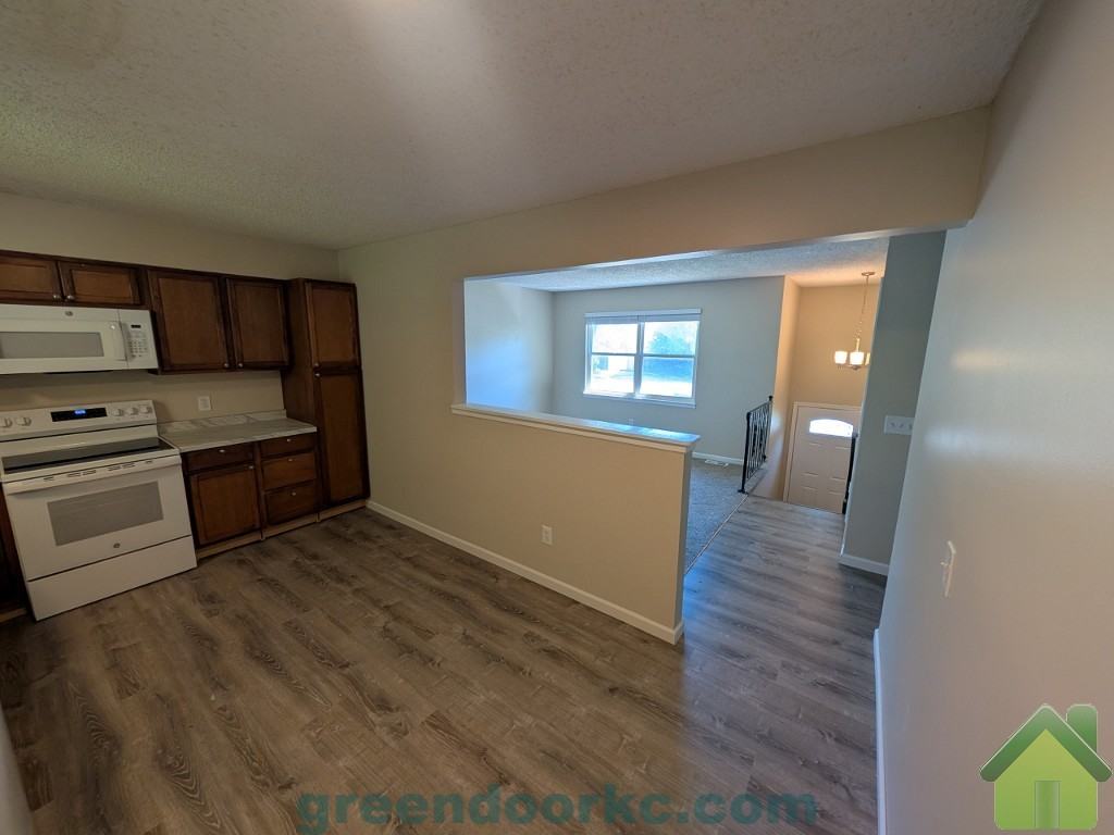 12221 S Sycamore St #12221 - Photo 5 of 11
