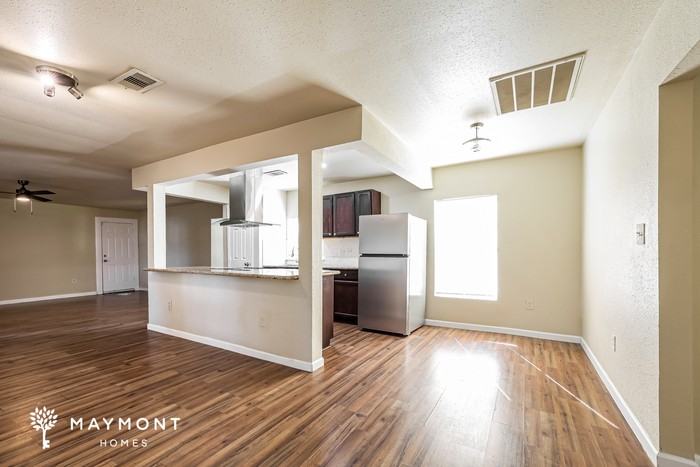 1009 Danube St - Photo 6 of 15