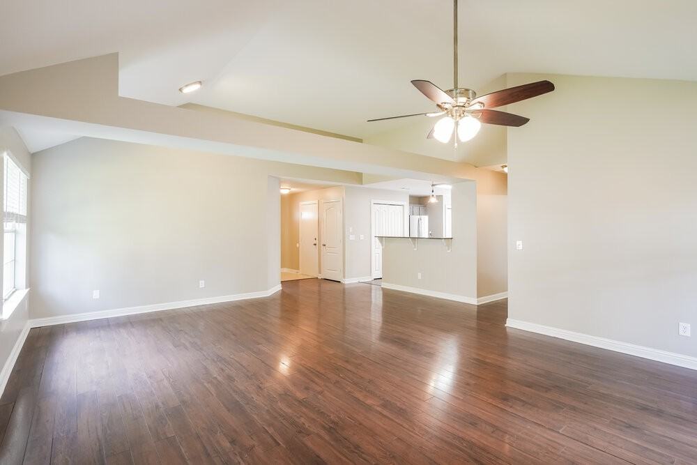 208 Ben Alex Ct - Photo 4 of 16