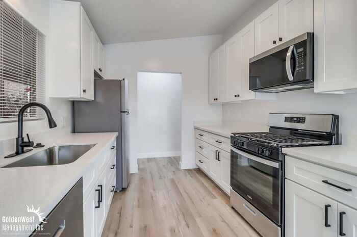 3182 Central Ave - Photo 3 of 20