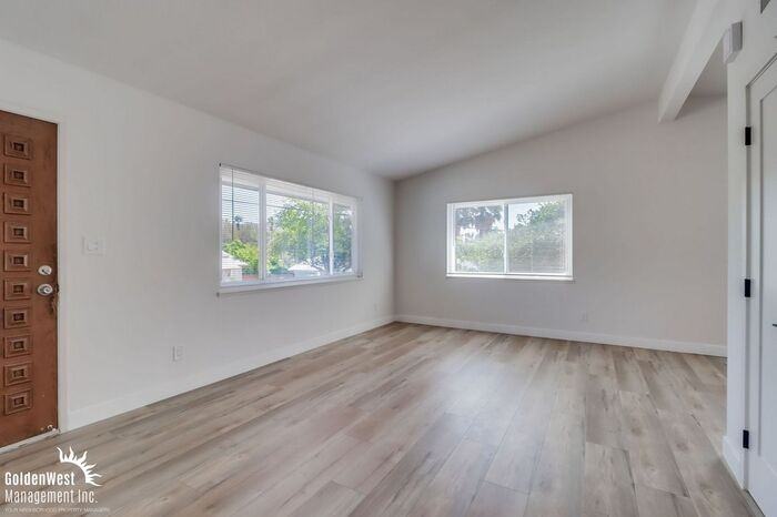 3182 Central Ave - Photo 4 of 20