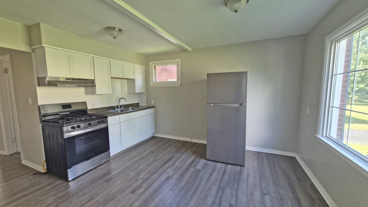 4230 Chester Dr #4230 - Photo 3 of 8