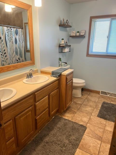 525 Meadow Ln - Photo 2 of 20