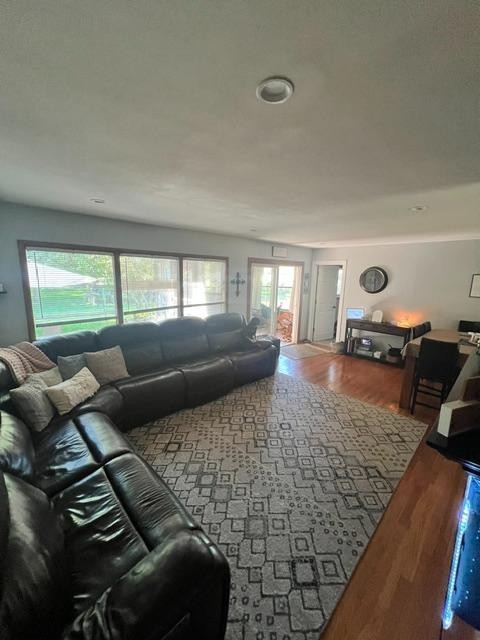 525 Meadow Ln - Photo 3 of 20