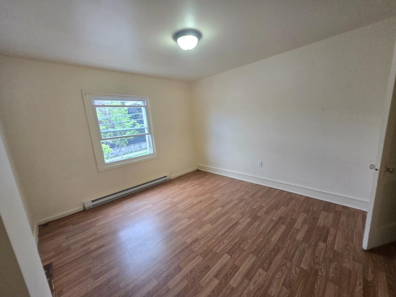 446 Quincy Ave - Photo 3 of 10